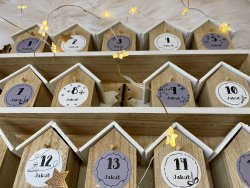 KALENDÁŘ ADVENTNÍ samolepky 30mm (24+8ks) - Vánoční